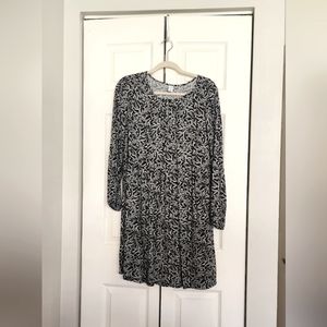 Old Navy Black & White Flower Long Sleeve Dress Size M